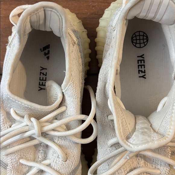 White Yeezy 350 - Picture 2 of 4